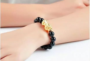 屬馬女帶金貔貅帶左手口向哪部,請問黃金貔貅手鏈女帶左手還是右手