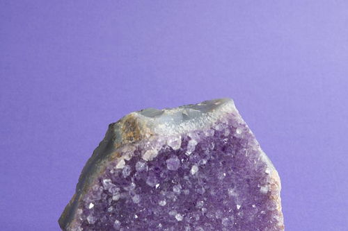 五行屬金的jun是什麼,2015年11月21日凌晨四點四十五分出生的男孩五行缺金姓吳叫什麼名