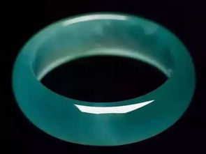 五行屬火能戴玉鐲子嗎,五行屬火缺金的人適合戴哪種玉鐲呢?