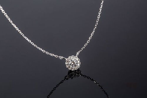 秋天屬金不適合戴什麼首飾,黃金項鏈應該那個季節佩戴大家都說夏天戴銀色的看起來涼爽,冬天才