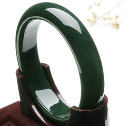 屬火的人能戴金手鐲嗎,本人爐中火命金多缺水適合帶玉手鐲嗎