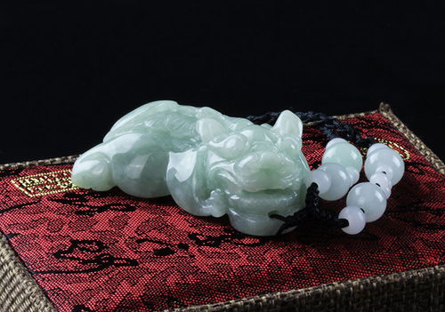 屬兔人適合戴金貔貅嗎,屬兔的人可以戴貔貅嗎