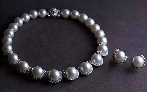 珠寶首飾行業五行屬金,珠寶也分五行,你五行缺什麼就戴什麼珠寶吧