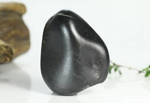 黃口料和田玉五行屬什麼,和田玉黃口料是什麼檔次?