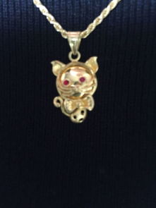 屬貓的能佩戴金鑲玉狗吊墜嗎,佩戴貔貅有什麼忌諱?