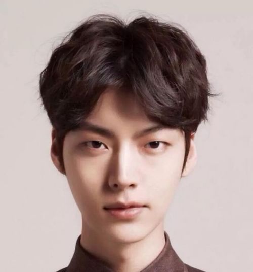 五行屬金留什麼頭發,五行屬金缺木的女人可以戴黑曜石或者黑瑪瑙嗎?