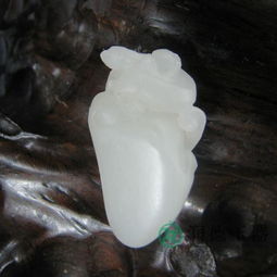 屬蛇的男性適合戴什麼金,屬蛇佩戴什麼材質的飾品運氣最好