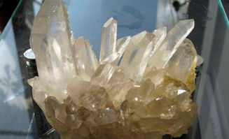 什麼顏色水晶屬金,五行缺金的人適合戴什麼顏色的水晶?