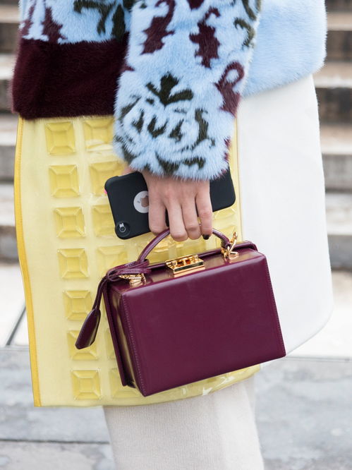 屬火的人適合顏色的包包,什麼顏色的錢包可以招財和聚財