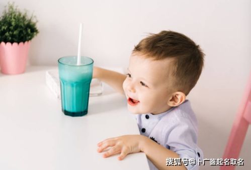 吳姓屬金的男孩起名字,2015年11月21日凌晨四點四十五分出生的男孩五行缺金姓吳叫什麼名