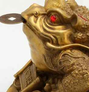 屬兔的適合在家裡擺放金蟾嗎,屬兔翡翠金蟾掛件適合什