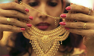 屬火的人配戴黃金好嗎,本命年可以佩戴的飾品本命年佩戴黃金是辟邪的嗎?那彩金可以嗎?