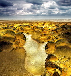 納音砂中金五行屬金,2015屬羊九月十六中午十二點五行缺什麼