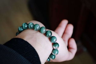 五行屬水缺金可以戴綠幽靈嘛,五行缺水缺金,但是喜歡綠幽靈手串,能戴嗎?