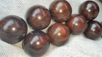 五行屬金戴檀木手串好嗎,金手鏈可以與檀香木一起戴嗎