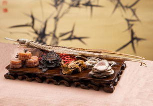 肺的中醫屬性肺屬金,說說五臟之五行之屬肺屬金,肝屬木,其餘不懂了