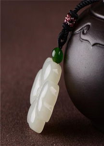 屬羊適合戴玉還是金,屬羊佩戴什麼玉好