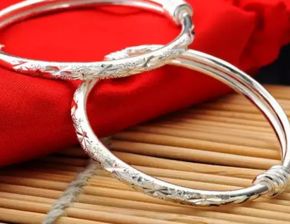 屬火命女戴銀首飾好嗎,屬火命人應戴銀還是戴金好?