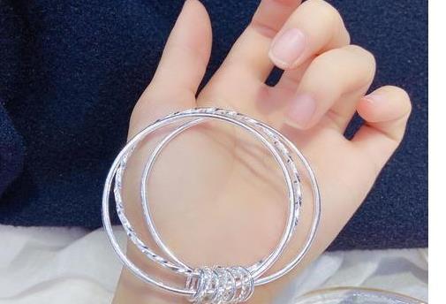 屬火的人可以戴銀手鐲嗎,我是屬羊的