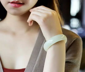 五行屬金的女人戴什麼好,五行中需要金或者木的人需要佩戴什麼東西來轉運呢