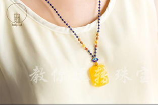 八字五行屬金戴什麼顏色,我是火命,八字過硬,八字喜金,佩戴什麼飾品好?最好穿什麼顏色的